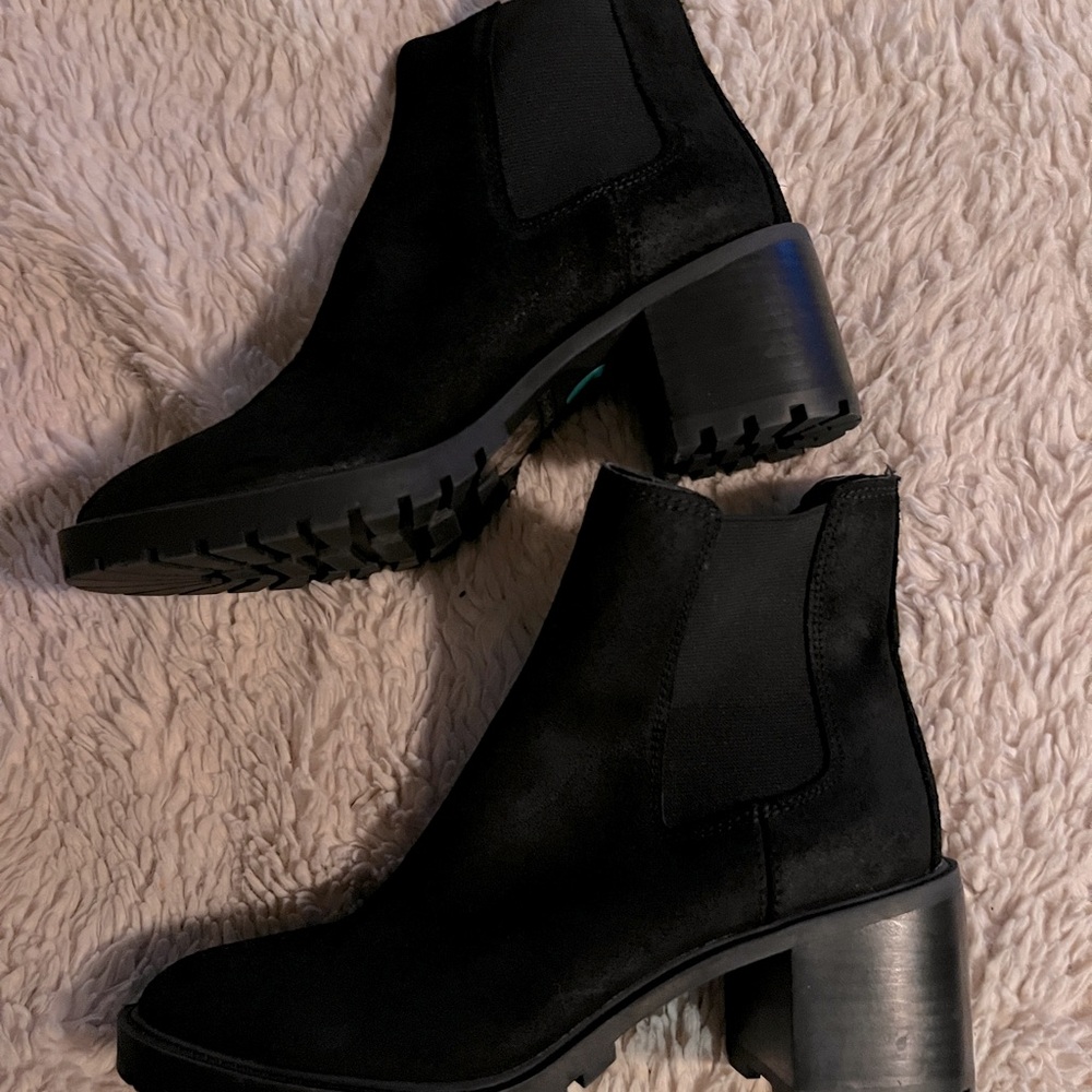 🌟Stunning•NWT•Black Nubuck/Leather•Suede•Vince Camuto•Chelsea Boots•Size8🌟